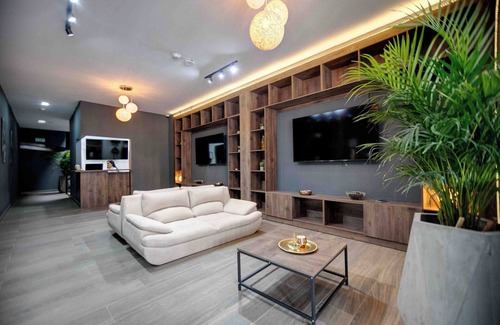 Barrios Unidos Hotel | XLiving Host & Rooms