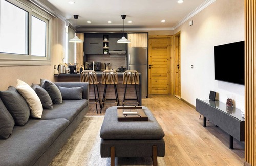 Heliopolis Apartment | Xuru Stays I The 1bdr Rustic Rooftop w/Wow Outdoor Terrace