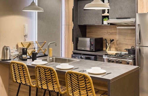 Heliopolis Apartment | Xuru Stays I The 1bdr Rustic Rooftop w/Wow Outdoor Terrace