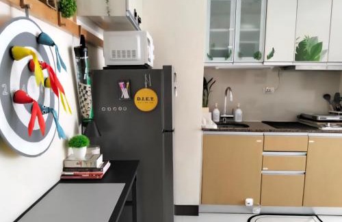 Pinagsama Apartment | xxxCozy Family Retreat 8 mins walk from Venice Grand Canal Mall BGC fits 5 pax