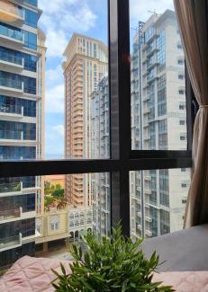 Pinagsama Apartment | xxxCozy Family Retreat 8 mins walk from Venice Grand Canal Mall BGC fits 5 pax