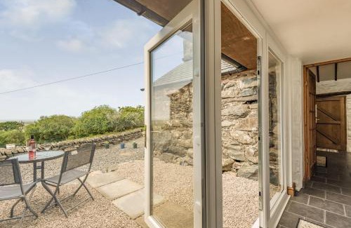 Llanbedr House | Y Becws