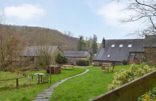 Llanybydder House | Y Beudy - Uk46191