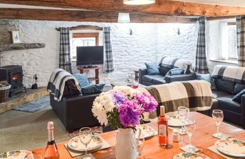 Llanybydder House | Y Beudy - Uk46191