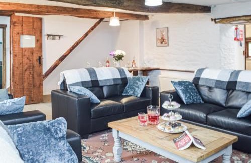 Llanybydder House | Y Beudy - Uk46191