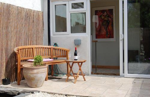 Tywyn House | Y Bwthyn Bach Cute Stone Cottage in Tywyn