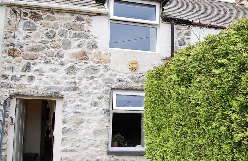 Tywyn House | Y Bwthyn Bach Cute Stone Cottage in Tywyn