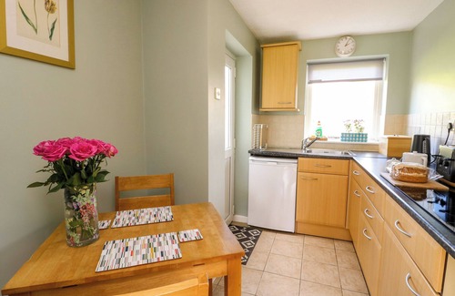 Llangefni Cottage | Y BWTHYN, family friendly, with open fire in Llangefni