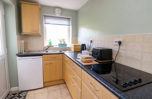 Llangefni Cottage | Y BWTHYN, family friendly, with open fire in Llangefni