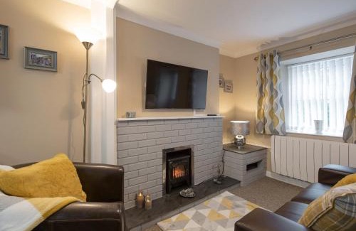 Llanrhystud House | Y Bwthyn