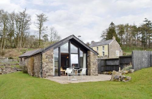 Llangadog House | Y Bwthyn-Oxm