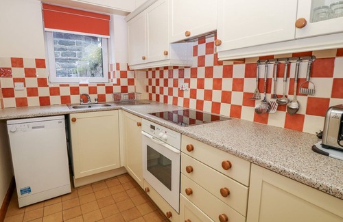 Llannor Cottage | Y BWTHYN, pet friendly, with pool in Pwllheli