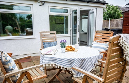 Llanfaelog Cottage | Y Bwthyn - sleeps 4 guests in 2 bedrooms