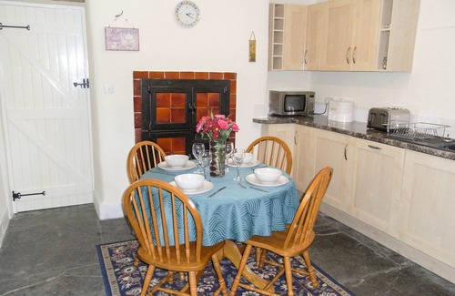 Rhydymain Cottage | Y BWYTHYN AT HENFAES, family friendly, with open fire in Rhydymain