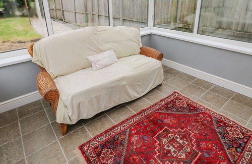 Pembrey House | Y BWYTHYN BACH, pet friendly, character holiday cottage in Burry Port
