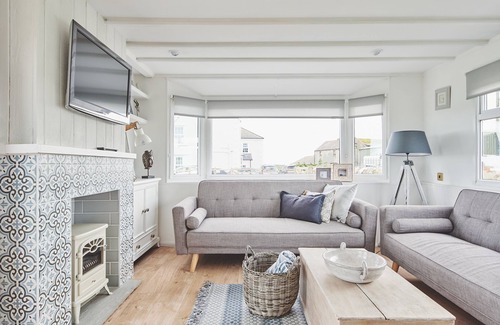 Llanerchymedd Cottage | Y Caban - The Cabin, with stunning views and hot tub
