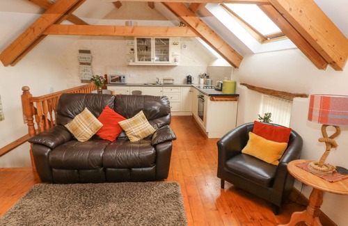 Crosswell Cottage | Y CARTWS, country holiday cottage, with hot tub in Nevern