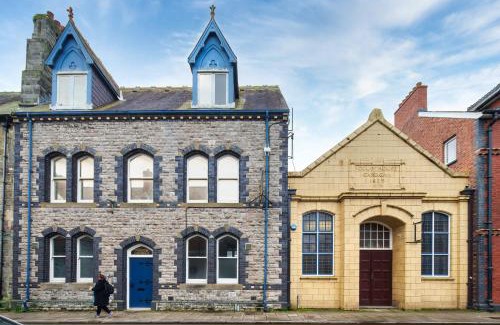 Cardigan House | Y Clinc