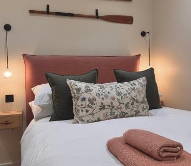 Rhosneigr House | Y Cwtch Cottage By Birch Stays