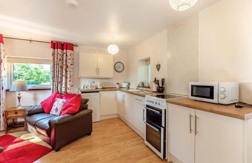 Llanybydder House | Y Cwtch