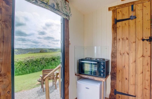 Caersws House | Y Cwtch - One Bedroom House, Sleeps 2