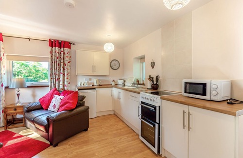 Llanybydder Cottage | Y CWTCH, pet friendly, character holiday cottage in Llanybydder