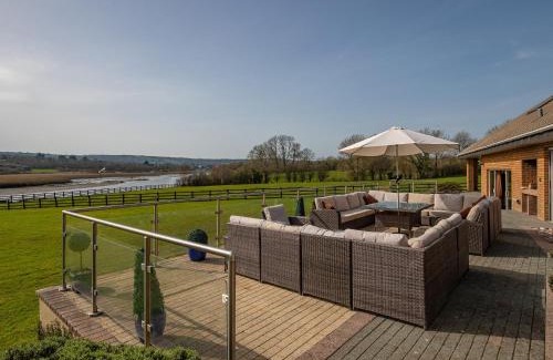 Cardigan House | Y Dorlan