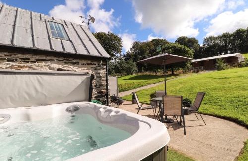 Felindre Farchog House | Y Felin at Coed Cadw