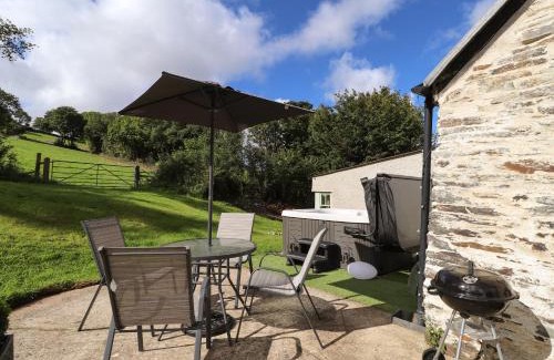 Felindre Farchog House | Y Felin at Coed Cadw