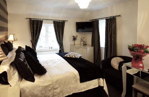 Dinas Cross Bed & Breakfast | Y Garth B&B