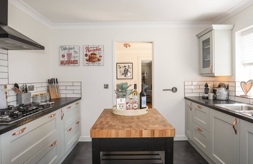 Llanfaelog Cottage | Y GOEDWIG, pet friendly, country holiday cottage in Llanfaelog