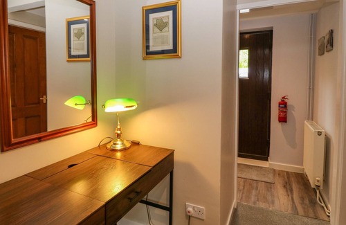 Dwyran Cottage | Y RHANDY, family friendly, with a garden in Newborough