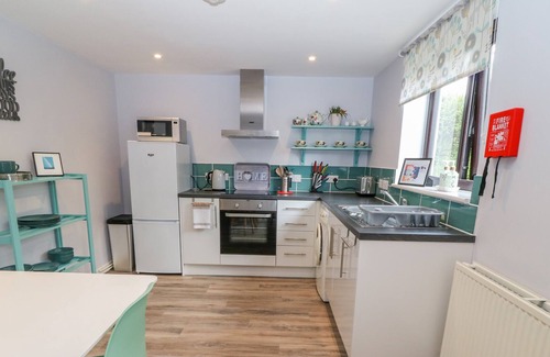Dwyran Cottage | Y RHANDY, family friendly, with a garden in Newborough