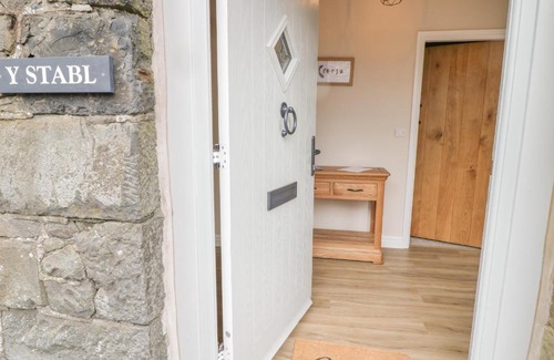 Llanrwst House | Y Stabl