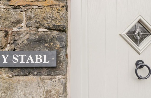 Llanrwst House | Y Stabl