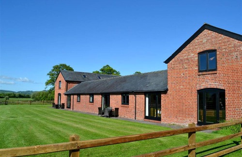 Caersws House | Y Stabl - Two Bedroom House, Sleeps 4