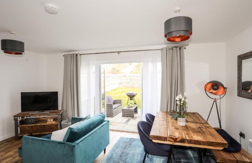 Brynteg House | Y Ty Pren
