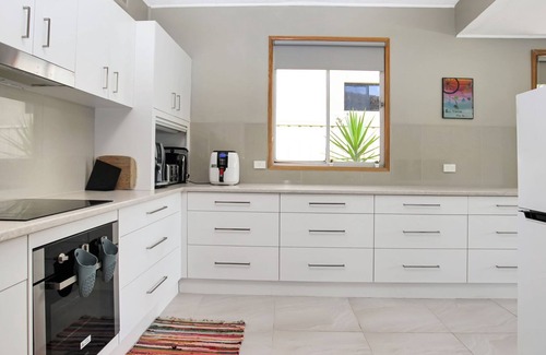 Tea Gardens Cottage | Yacaaba Cottage - Pet friendly