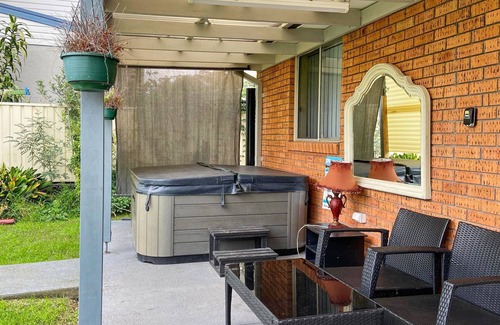 Tea Gardens Cottage | Yacaaba Cottage - Pet friendly