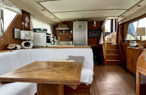 Sete Boat Rental | Yacht 2 to 8 berths facing Mont Saint-Clair