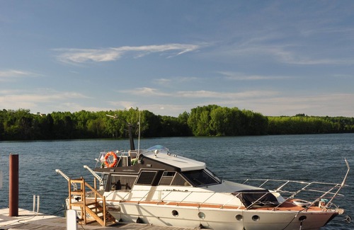 Sandrancourt Boat Rental | Yacht avec Jacuzzi pour amoureux: L'Odysea