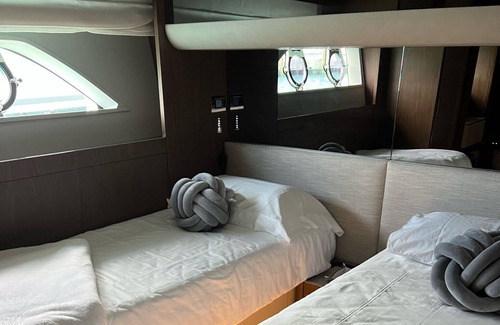 Paradise Island Boat Rental | Yacht Atlantis Bahamas charter Christmas and new years available 45k/week