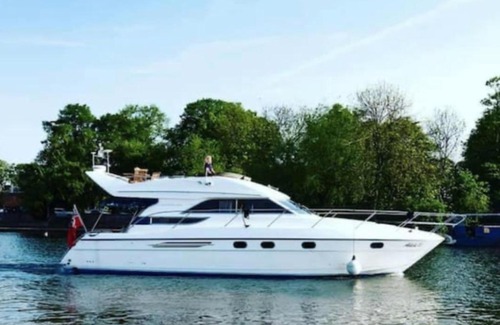Tower Hill Boat Rental | Yacht -Central London St Kats Dock Tower Bridge