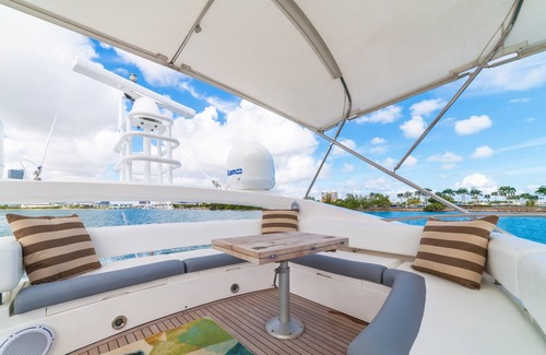Downtown Miami Boat Rental | Yacht charter , Sunsekeer Manhatan 70 foot , 4 hours min , 6 hours max