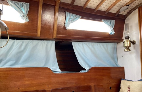 Sete Boat Rental | Yacht Classic Between sea and City