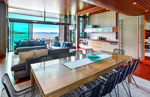 Hamilton Island Apartment | Yacht Club Villa 20, Beautiful Ocean Front Villa on Hamilton Island
