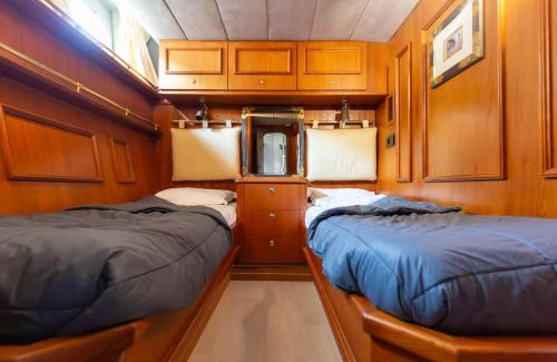 La Rochelle City Centre Boat Rental | Yacht EVASION La Rochelle - Bateau insolite