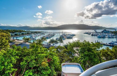 Hamilton Island Apartment | Yacht Harbour Tower 2, Hamilton Island - Million Dollar Views, Buggy & Valet Service