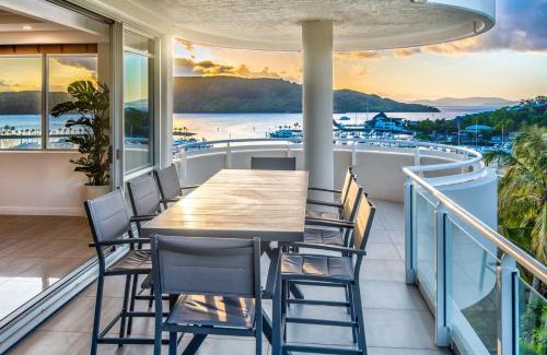 Hamilton Island Apartment | Yacht Harbour Tower 2, Hamilton Island - Million Dollar Views, Buggy & Valet Service