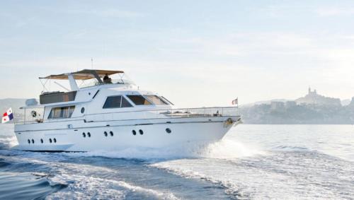 Hotel-de-Ville Boat Rental | Yacht idéalement situé au coeur du Vieux-Port